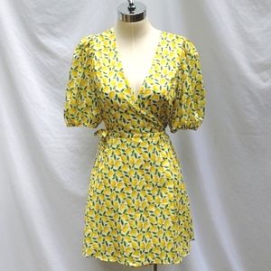 Ladies gianni bini wrap dress,short puffy sleeve w/V-neck,yellow lemons & eyelet